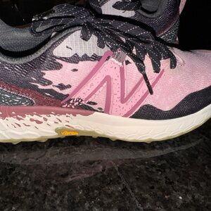 NEW BALANCE FRESH FOAM VIBRAM TRAIL SNEAKER